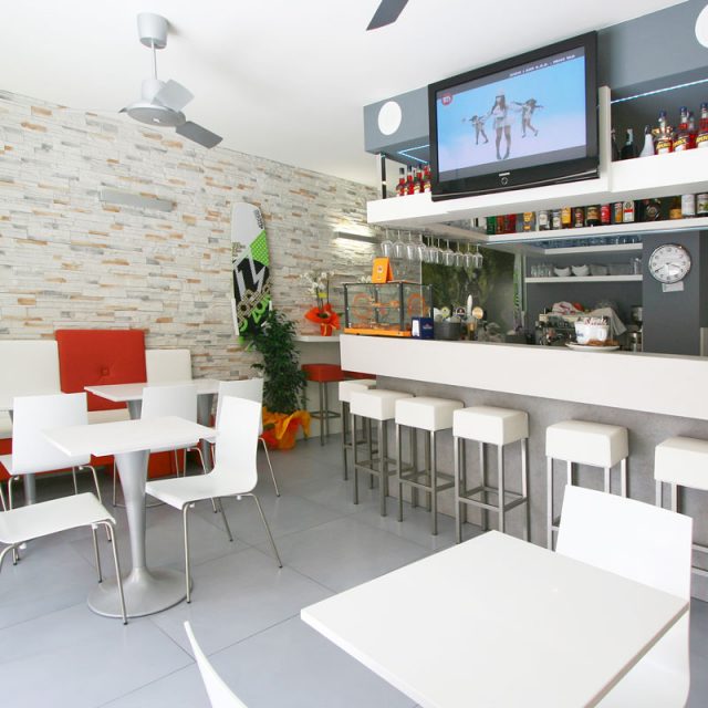 arredamento bar moderno