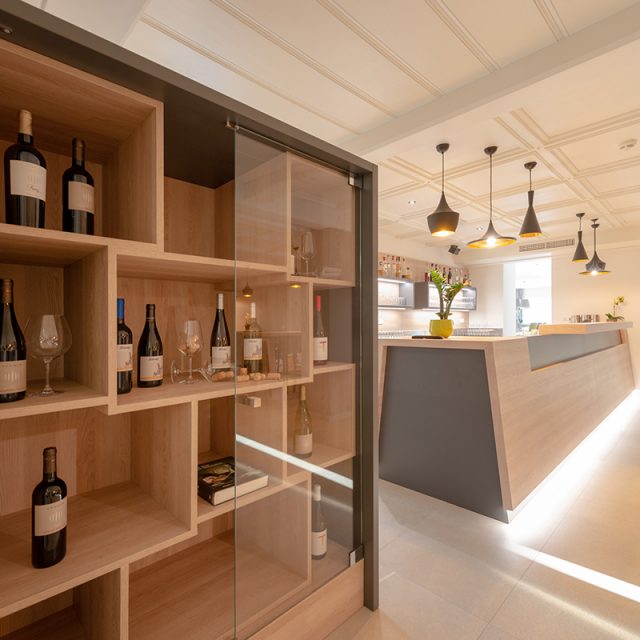 arredo reception legno