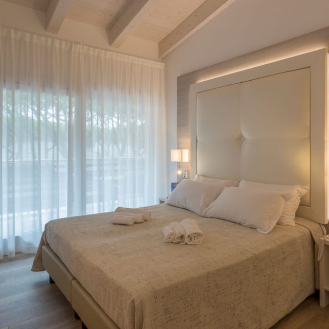 camera hotel moderno mini cucina