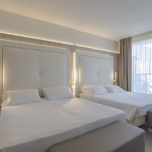 https://prova3.studionicolussi.com/wp-content/uploads/2022/06/3-progettazione-camere-quadruple-hotel-caorle-640x640.jpg